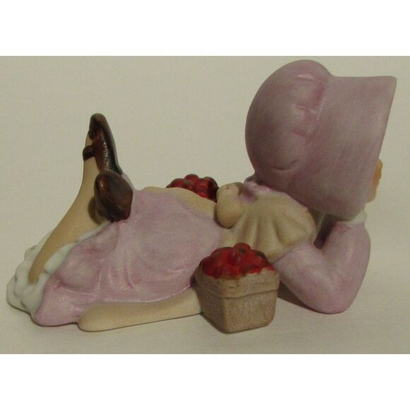 Holly Hobbie Daydreams porcelain figurine series 1x hand painted baskets freckle - Picture 4 of 6